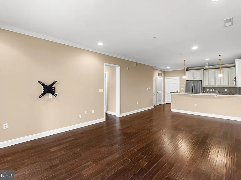 2022 Crescent Way — Photo 11