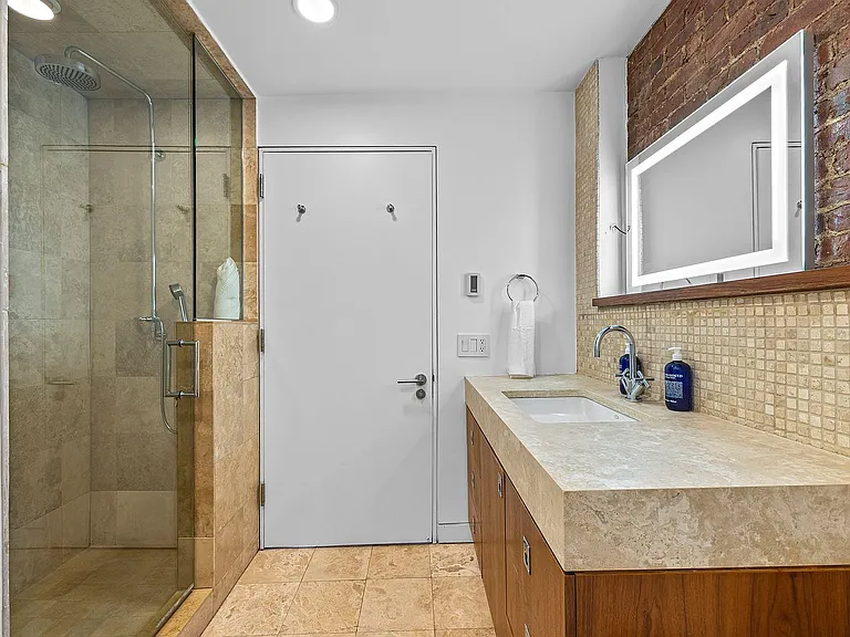 10 E 14th St #6 — Photo 31