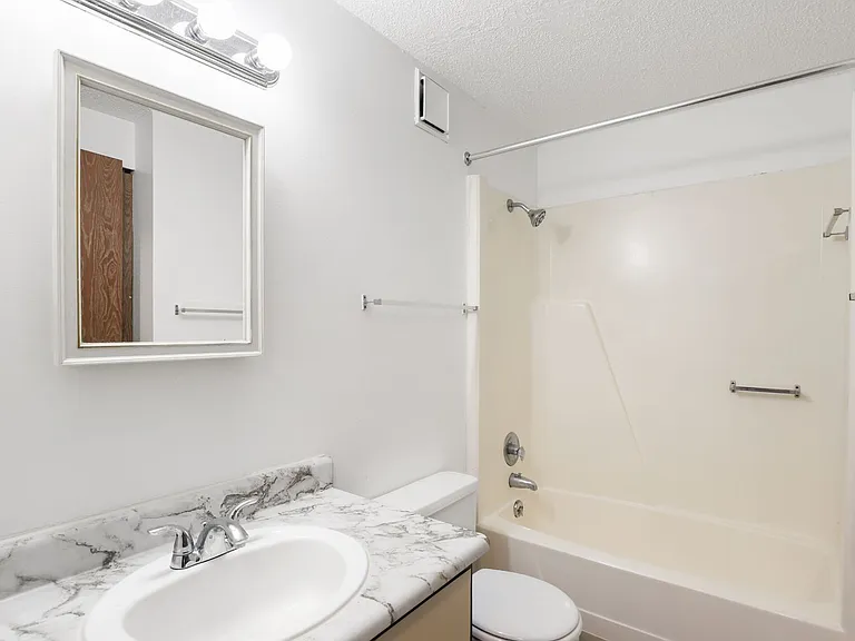 1373 Montgomery Ct — Photo 19