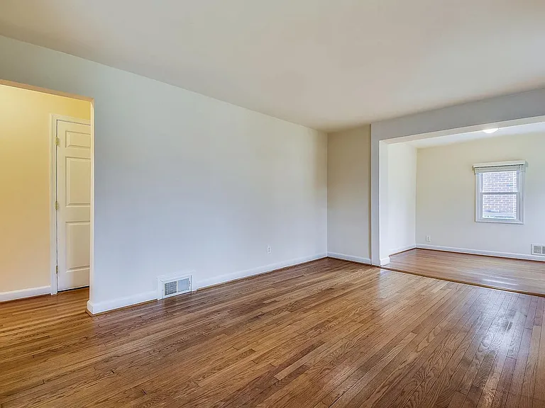 210 E Hamilton Ave — Photo 34