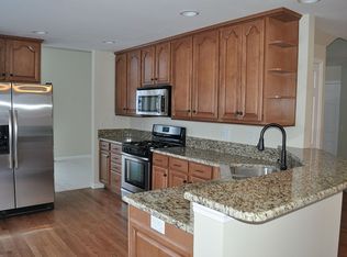 7702 Waterfall Ct, Gurnee, IL 60031