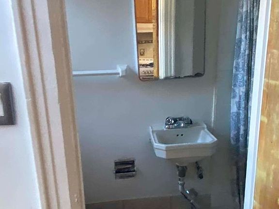 5th image of 10-47 47th Ave #1L