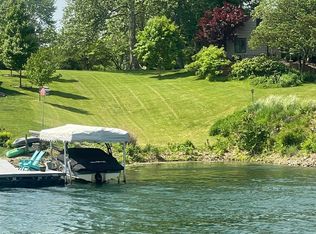 68 Almond Point, Petersburg, IL