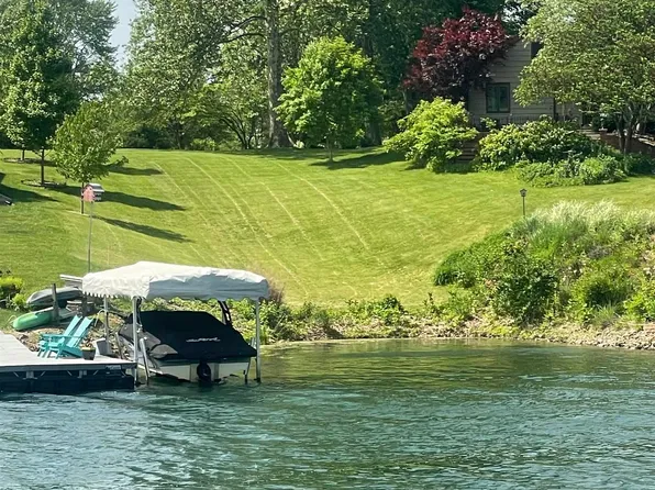 68 Almond Point, Petersburg, IL 62675