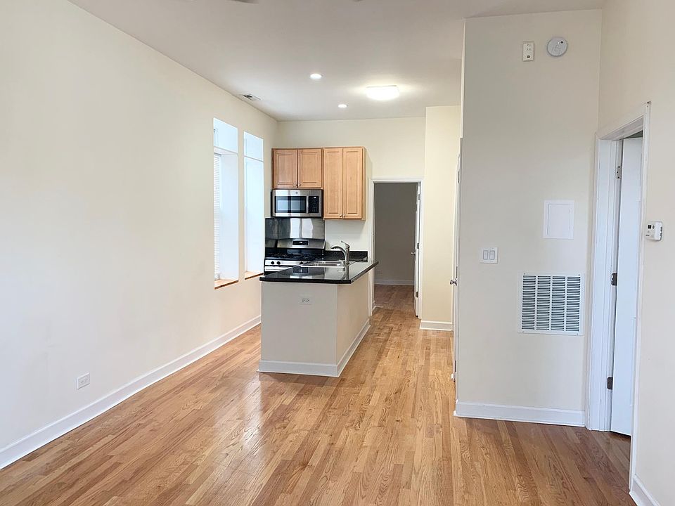 1st image of 1084 N Marshfield Ave #2
