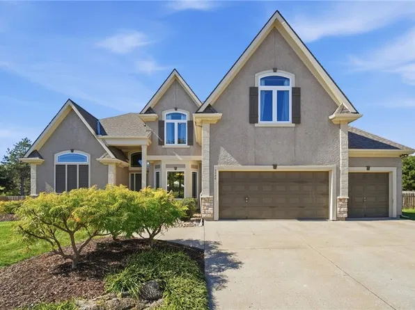 9520 N Askew Ave, Kansas City, MO 64156