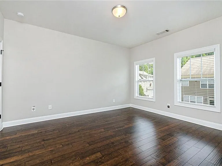 1299 Linden Ct NE — Photo 23
