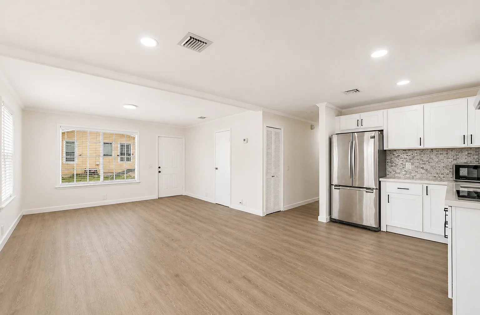 3 bed, 1200 sqft, $2,275 — Photo 4