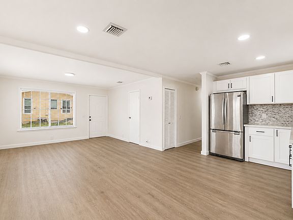 4th image of 1448 W 32nd St