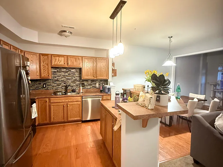 327 Daniels Dr — Photo 2