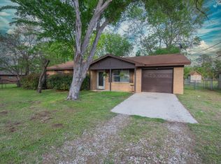 1020 Rosebud Dr, Azle, TX 76020