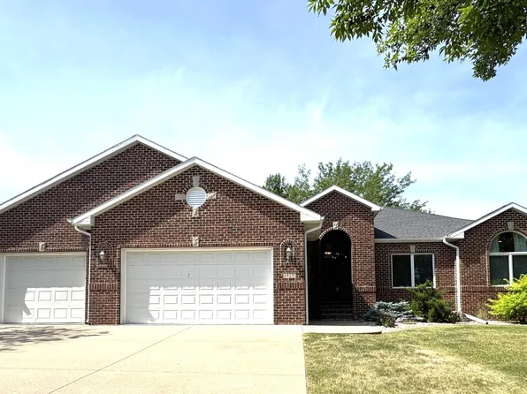 7329 S Russet Dr, Sioux Falls, SD 57108