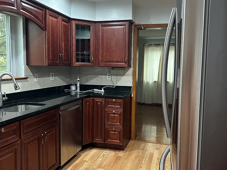137 Tennyson Dr — Photo 9