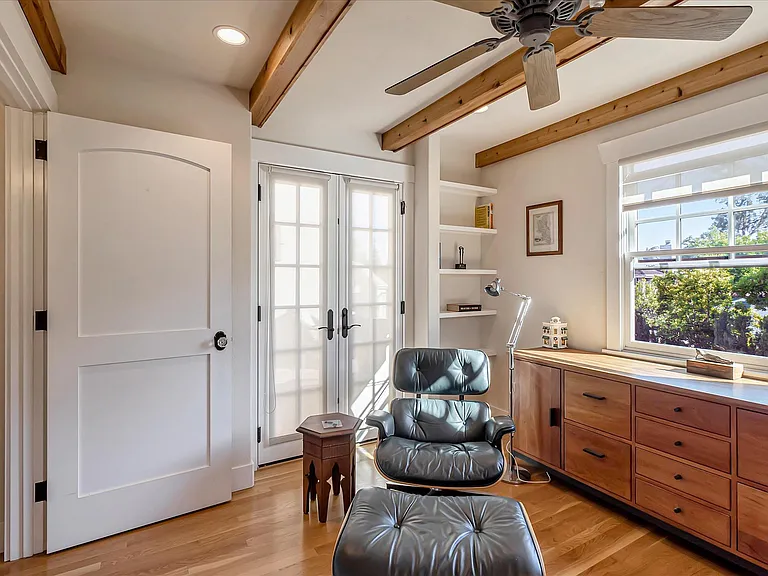 1568 Mariposa Ave — Photo 25