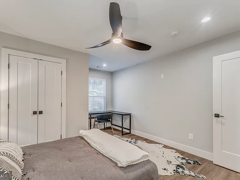 77 Chateau Dr — Photo 49