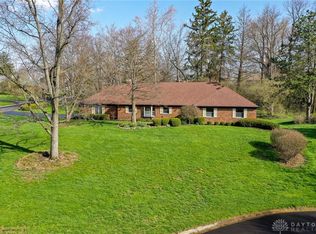 518 Woodbourne Trl, Dayton, OH 45459