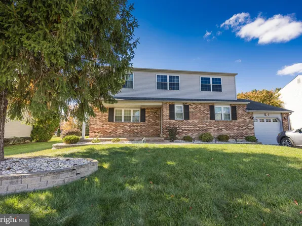 24 Davis Dr, Newark, DE 19702