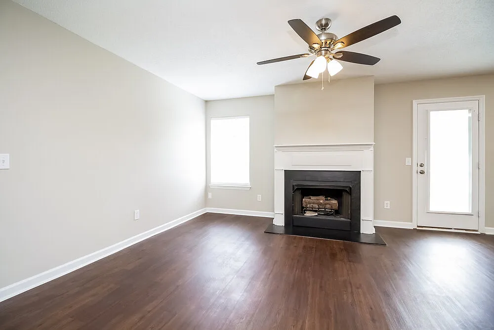 Building Photo - 6620 Shadyview Dr