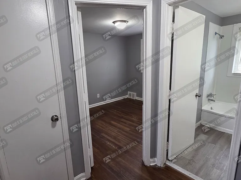 2746 Ewald Cir — Photo 12
