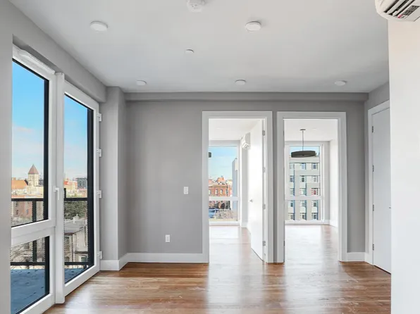 853 Lexington Avenue image 1 of 14