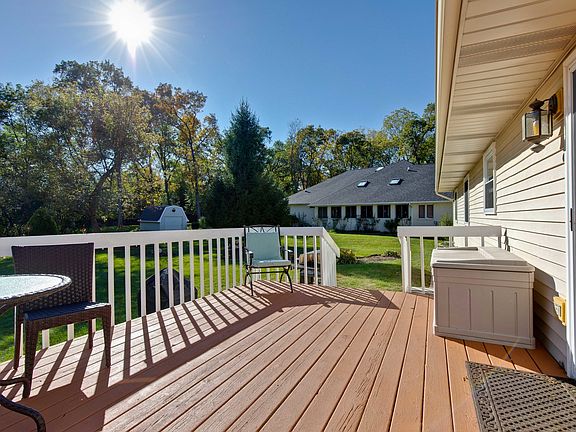 4th image of 10415 Country Ln