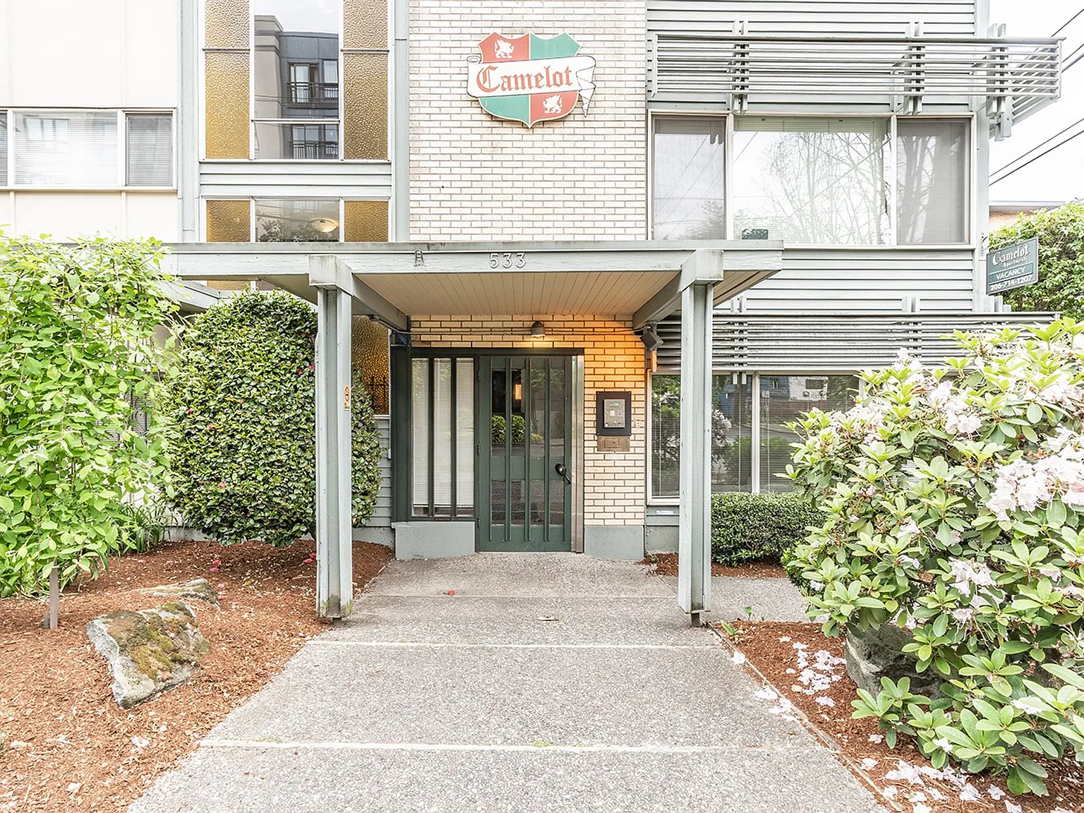 Camelot Apartments — Photo 1
