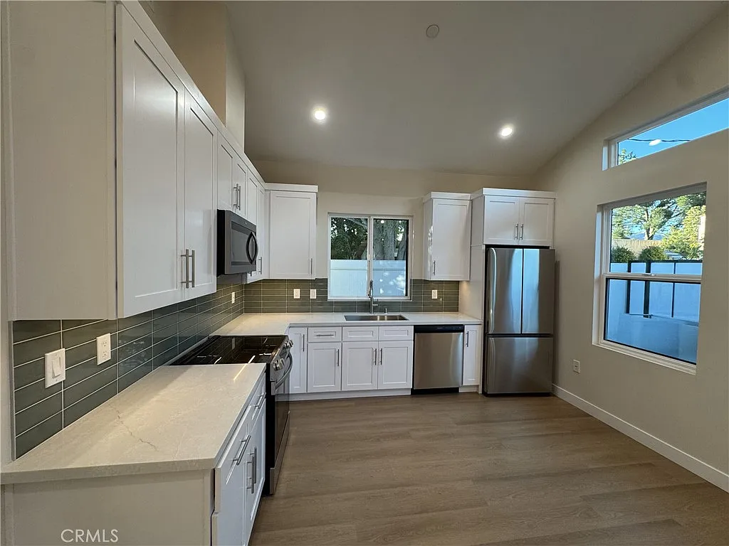 2 bed, 785 sqft, $3,000 — Photo 3