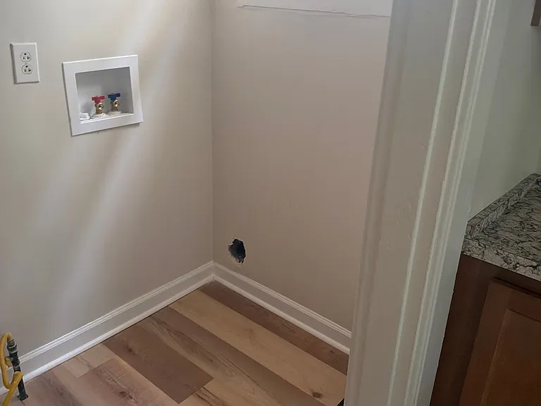 427 Montana Ave — Photo 18
