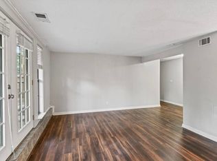 4727 Jarboe St APT 52, Kansas City, MO 64112