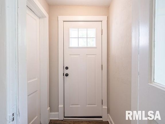 2nd image of 302 N 6th St