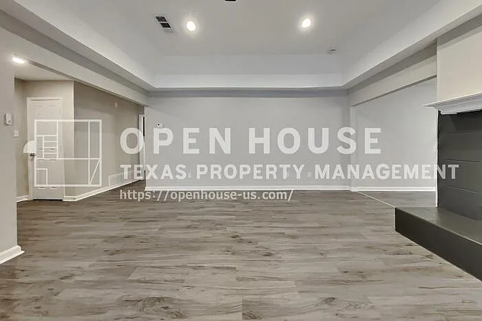 4 bed, 2.0 bath, 1813 sqft, $2,400 — Photo 3