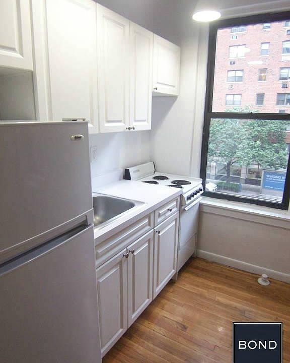 2nd image of 200 E 77th St APT 3D