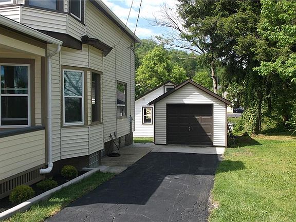 3rd image of 211 Allison St
