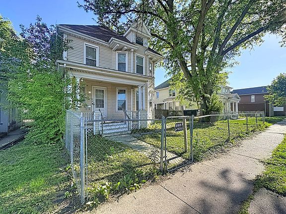 2nd image of 1640 W 3rd St