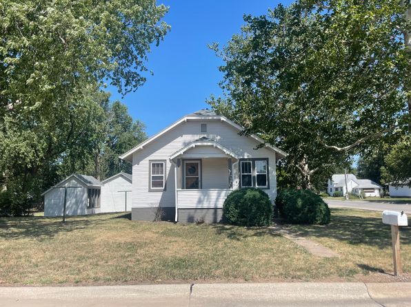 523 S Delaware Ave, Hastings, NE 68901