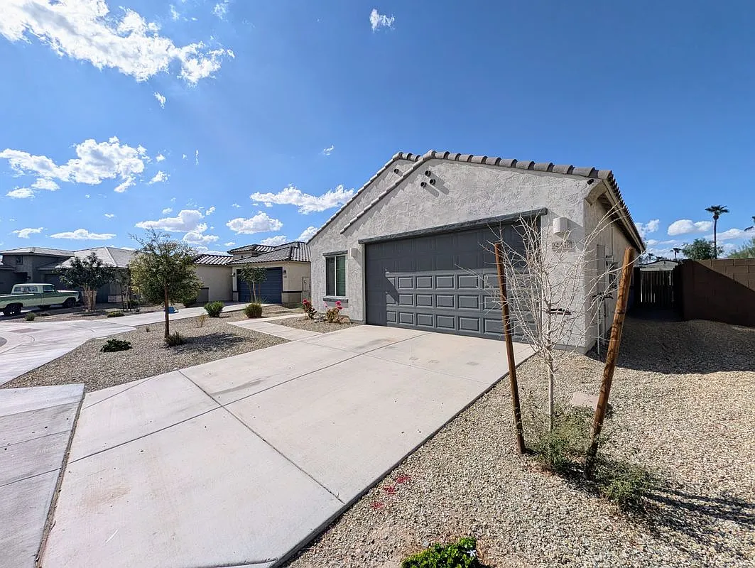 3 bed, 2.0 bath, 1345 sqft, $1,898 — Photo 4