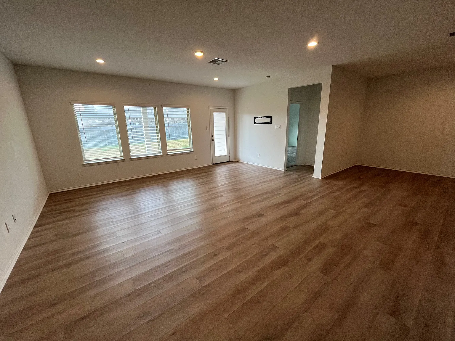 4 bed, 2482 sqft, $2,500 — Photo 2