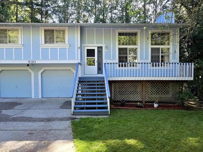 530 NW Carolyn Ln — Photo 1