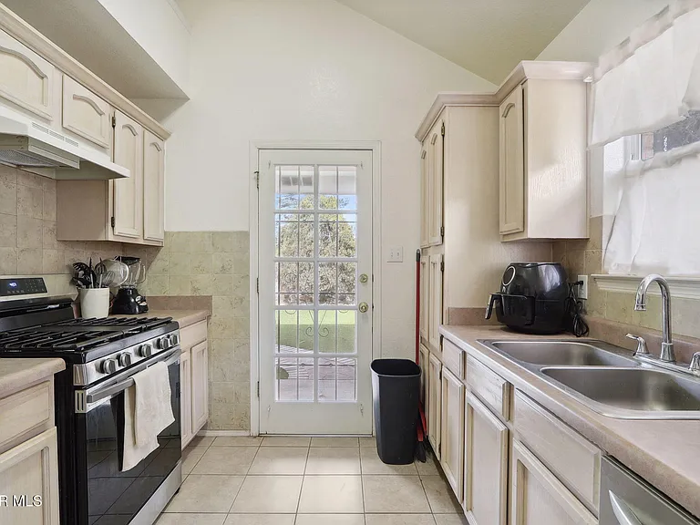 3286 Sal Berroteran Dr — Photo 10