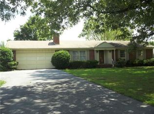 1800 Hermitage Dr, Kingsport, TN 37664