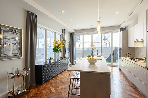 Sold by Nest Seekers International | media 19