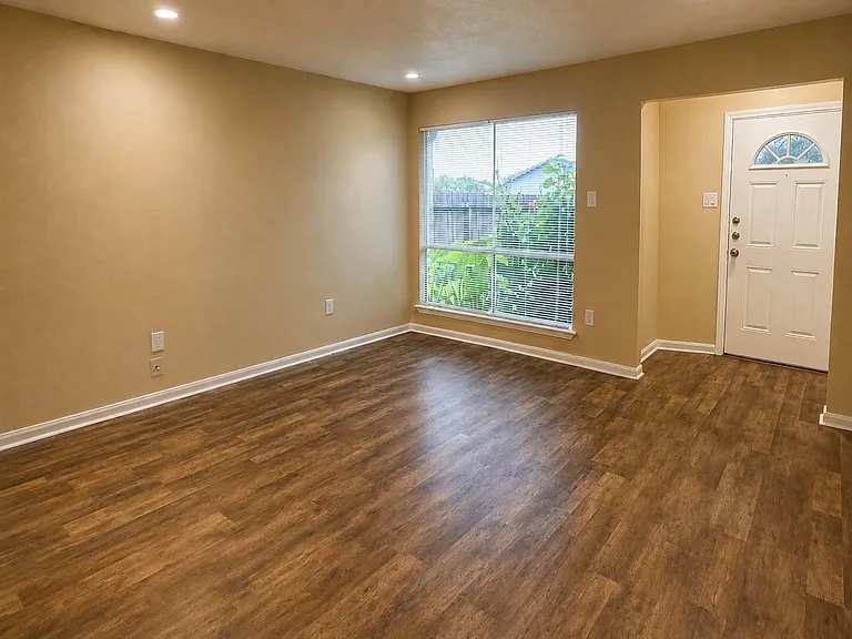 615 Cole St — Photo 6