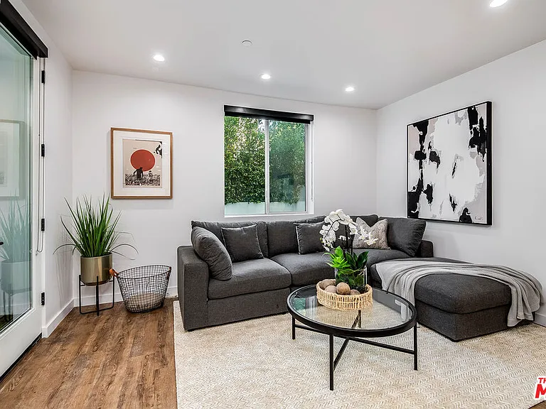 124 S Croft Ave #103 — Photo 9