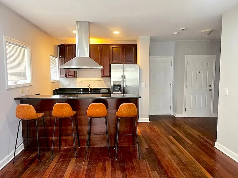 3359 S Ashland Ave — Photo 2