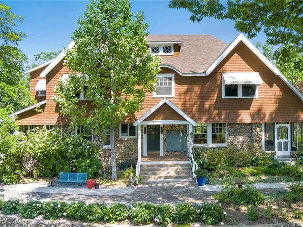 615 Prairie Creek Dr, Rogers, AR 72756