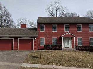 852 Bluffwood Dr, Iowa City, IA 52245