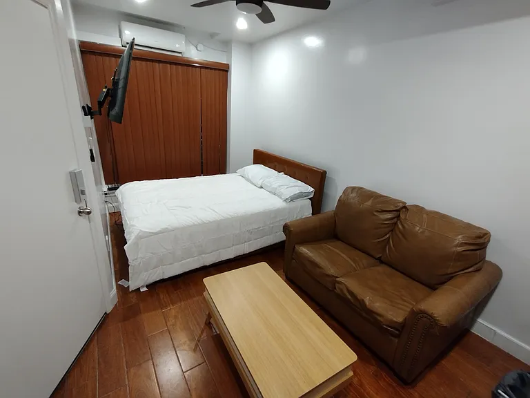 4 S Strawberry St — Photo 21