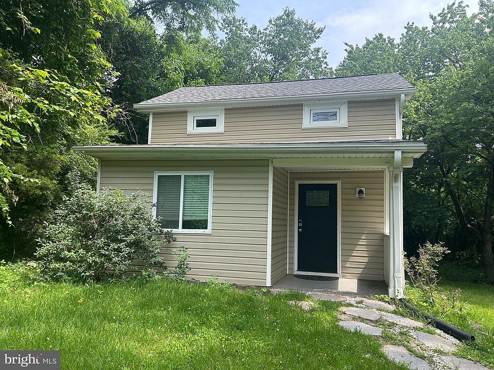 2nd image of 160 Mountain Rd