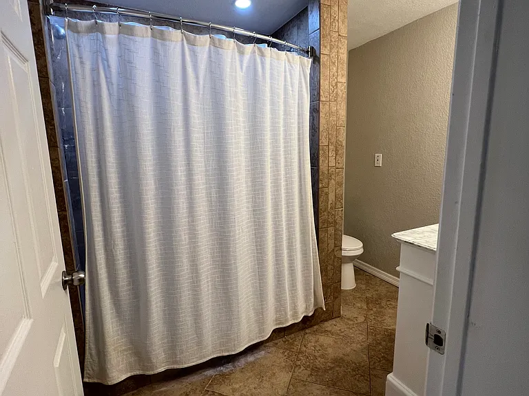Master/2nd Bathroom