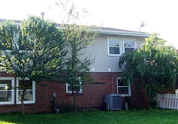 2nd image of 4111 Silver Oak St
